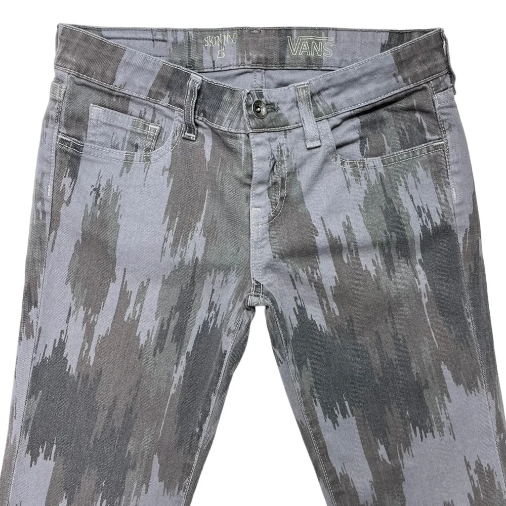 Vans Women’s Size 5 Gray‎ Camouflage Tapered Skinny Denim Jeans